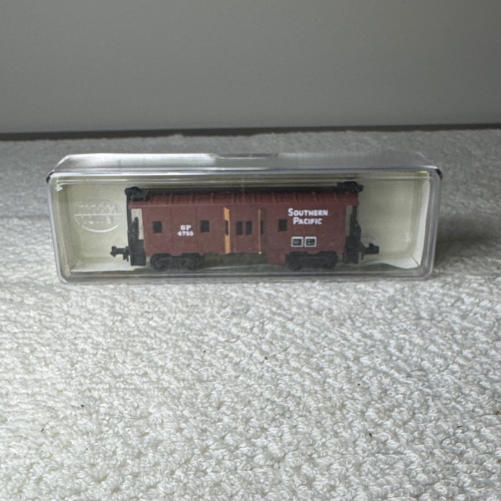 Model Power N Scale Southern Pacific Bay Window Caboose (New)